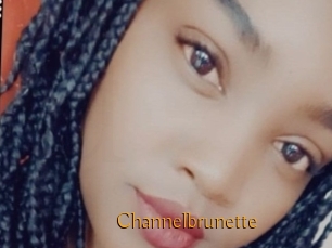 Channelbrunette