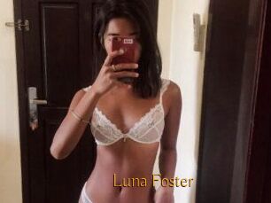 Luna_Foster