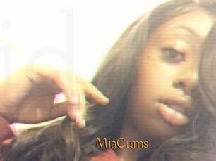 MiaCums