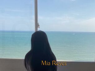 Mia_Reyes