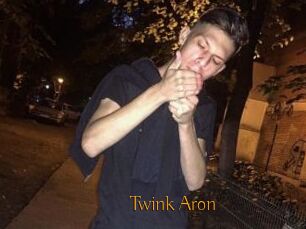 Twink_Aron